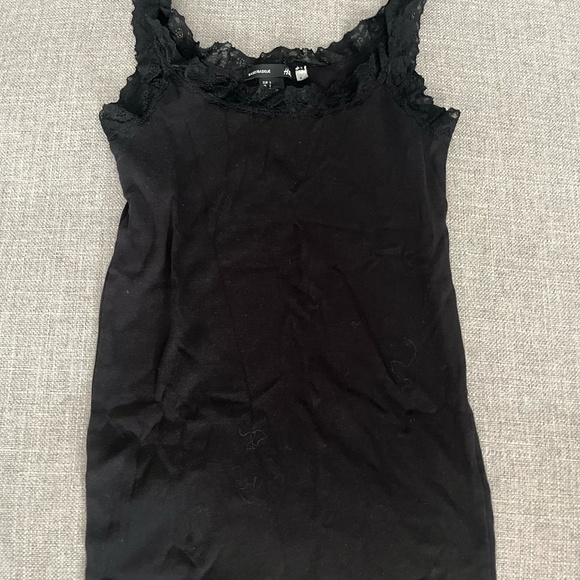 Trendy Y2k inspired Tank top (Size: S) - Perfect for Summer! - Picture 1 of 3